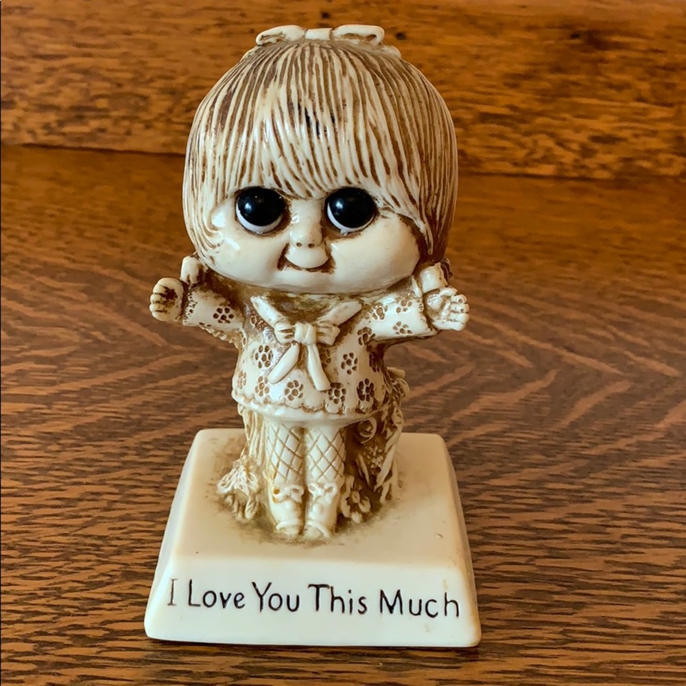 Vintage 1975 “I Love you This Much” Figurine